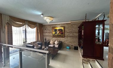 Casa esquinera en Urbanización Banco de Fomento