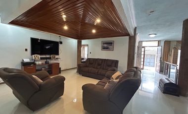 Casa esquinera en Urbanización Banco de Fomento