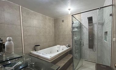 Casa esquinera en Urbanización Banco de Fomento
