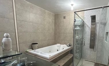 Casa esquinera en Urbanización Banco de Fomento