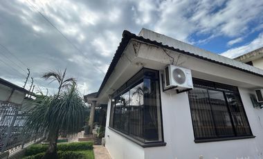 Casa esquinera en Urbanización Banco de Fomento