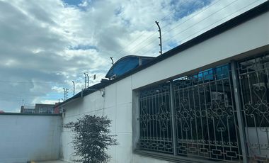 Casa esquinera en Urbanización Banco de Fomento