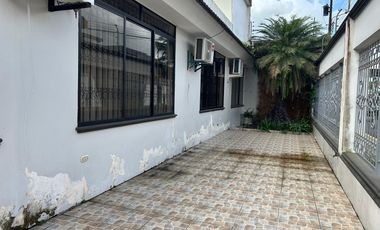 Casa esquinera en Urbanización Banco de Fomento