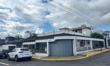 Casa esquinera en Urbanización Banco de Fomento