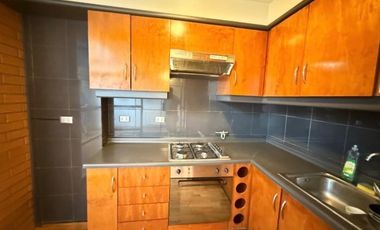 Departamento Loft en Arriendo, En Primer Piso y con Estacionamiento y Bodega, Edificio Francia 230
