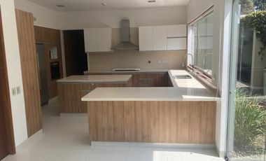 Fina Residencia 820 m² en Exclusivo Condominio - La Molina