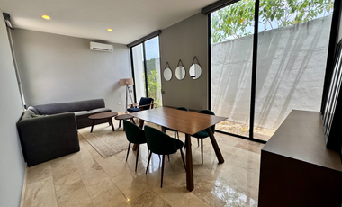 Departamento estilo Townhouse en renta en Cholul, Mérida