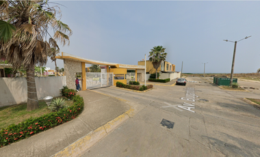 Casa en Circuito Interior Lirios, Santa Fe, Villa San Martín, Veracruz. ¡NO CRÉDITOS!