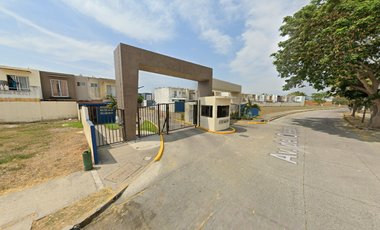 Casa en Ártico Sur, Lagos de Puente Moreno, Fraccionamiento Puente Moreno, Veracruz. ¡NO CRÉDITOS!