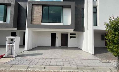 Casa en Venta en Cuautlancingo, 3 recámaras, Jardín, Roof Garden y Casa Club con Alberca