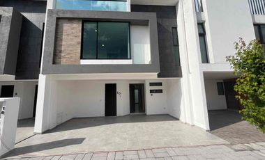 Casa en Venta en Cuautlancingo, 3 recámaras, Jardín, Roof Garden y Casa Club con Alberca