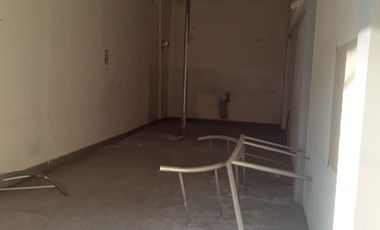 En alquiler local comercial tipo bodega al pie de la Av. Carlos Julio Arosemena