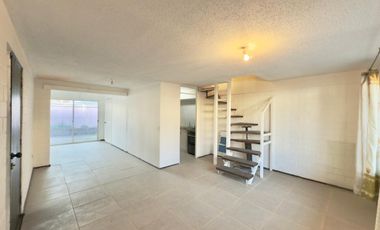 Se vende casa de dos pisos remodelada, 3 piezas 1 baños, Conavicoop, Curicó