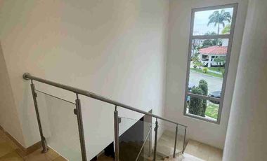 Vendo Casa esquinera Estancias del Río vía a Samborondón cerca de Ciudad Celeste, río centro El Dorado Plaza Batán