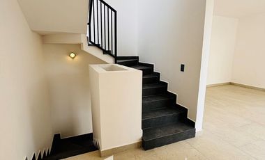 Casa con pozo de agua, rooftop y cochera para 3 autos – Xalapa rumbo a Coatepec