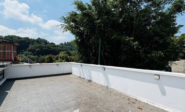 Casa con pozo de agua, rooftop y cochera para 3 autos – Xalapa rumbo a Coatepec