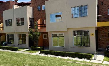 SE VENDE  CASA SEMINUEVA DENTRO RESIDENCIAL EN ZAPATA MORELOS