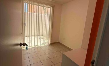 SE VENDE  CASA SEMINUEVA DENTRO RESIDENCIAL EN ZAPATA MORELOS