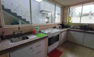 Casa en venta de 3 D, con suite independiente sector puente tres antigua via a Conocoto