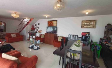 Casa en venta de 3 D, con suite independiente sector puente tres antigua via a Conocoto