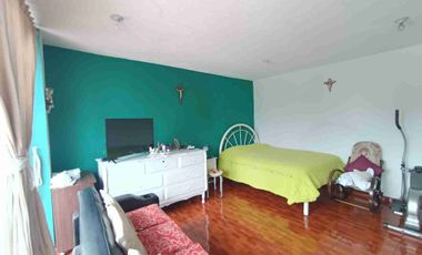 Casa en venta de 3 D, con suite independiente sector puente tres antigua via a Conocoto