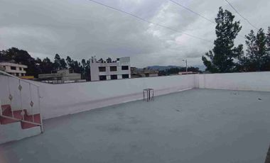 Casa en venta de 3 D, con suite independiente sector puente tres antigua via a Conocoto