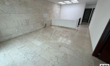 CASA EN RENTA EN LA MARINA. León,Gto; VISTA A LA PRESA, JARDÍN AMPLIO, 3 REC. CON BAÑO, CLUB CON ALBERCA