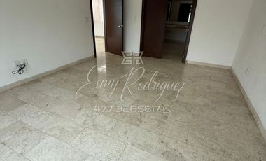 CASA EN RENTA EN LA MARINA. León,Gto; VISTA A LA PRESA, JARDÍN AMPLIO, 3 REC. CON BAÑO, CLUB CON ALBERCA