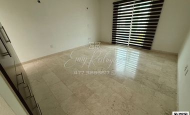 CASA EN RENTA EN LA MARINA. León,Gto; VISTA A LA PRESA, JARDÍN AMPLIO, 3 REC. CON BAÑO, CLUB CON ALBERCA