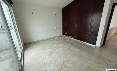 CASA EN RENTA EN LA MARINA. León,Gto; VISTA A LA PRESA, JARDÍN AMPLIO, 3 REC. CON BAÑO, CLUB CON ALBERCA