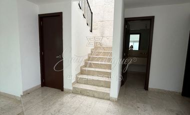 CASA EN RENTA EN LA MARINA. León,Gto; VISTA A LA PRESA, JARDÍN AMPLIO, 3 REC. CON BAÑO, CLUB CON ALBERCA