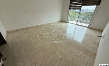 CASA EN RENTA EN LA MARINA. León,Gto; VISTA A LA PRESA, JARDÍN AMPLIO, 3 REC. CON BAÑO, CLUB CON ALBERCA