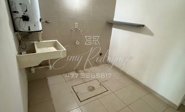 CASA EN RENTA EN LA MARINA. León,Gto; VISTA A LA PRESA, JARDÍN AMPLIO, 3 REC. CON BAÑO, CLUB CON ALBERCA