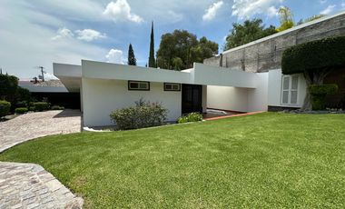 Casa remodelada de 1 piso en Villas del Mesón