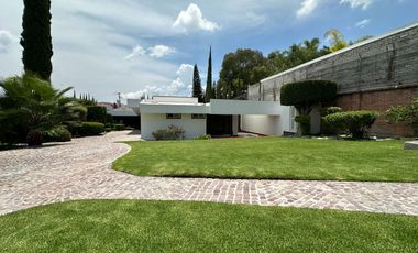 Casa remodelada de 1 piso en Villas del Mesón