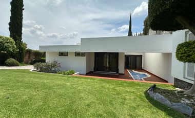 Casa remodelada de 1 piso en Villas del Mesón