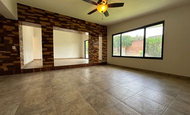 Casa remodelada de 1 piso en Villas del Mesón
