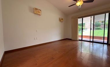 Casa remodelada de 1 piso en Villas del Mesón