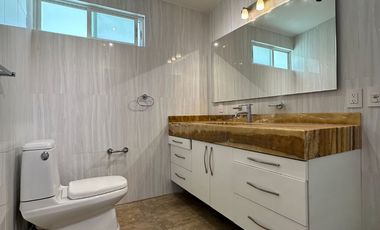 Casa remodelada de 1 piso en Villas del Mesón