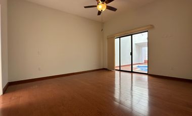 Casa remodelada de 1 piso en Villas del Mesón