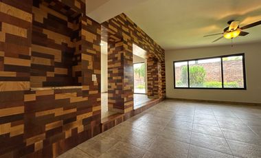 Casa remodelada de 1 piso en Villas del Mesón