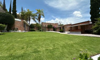 Casa remodelada de 1 piso en Villas del Mesón