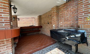 Casa remodelada de 1 piso en Villas del Mesón