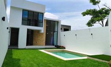 Se vende preciosa casa, sola, nueva,  de 3 recámaras con alberca, en el Fraccionamiento Las Fincas, en Jiutepec, Mor.