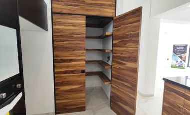 Se vende preciosa casa, sola, nueva,  de 3 recámaras con alberca, en el Fraccionamiento Las Fincas, en Jiutepec, Mor.