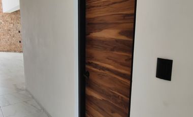 Se vende preciosa casa, sola, nueva,  de 3 recámaras con alberca, en el Fraccionamiento Las Fincas, en Jiutepec, Mor.