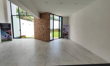 Se vende preciosa casa, sola, nueva,  de 3 recámaras con alberca, en el Fraccionamiento Las Fincas, en Jiutepec, Mor.