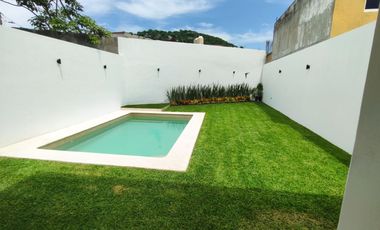 Se vende preciosa casa, sola, nueva,  de 3 recámaras con alberca, en el Fraccionamiento Las Fincas, en Jiutepec, Mor.