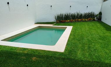 Se vende preciosa casa, sola, nueva,  de 3 recámaras con alberca, en el Fraccionamiento Las Fincas, en Jiutepec, Mor.