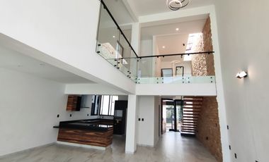 Se vende preciosa casa, sola, nueva,  de 3 recámaras con alberca, en el Fraccionamiento Las Fincas, en Jiutepec, Mor.
